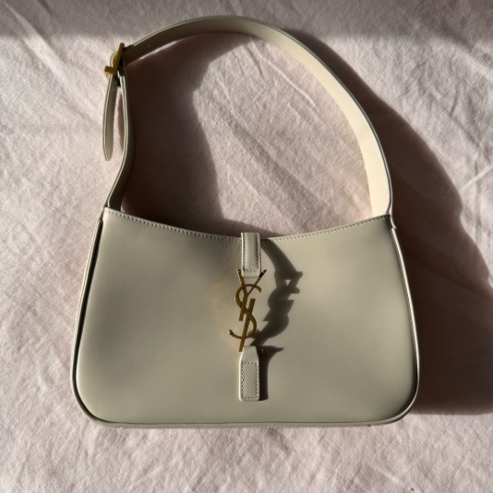 LE 5 À 7 IN SMOOTH LEATHER BLANC VINTAGE - Picture 2 of 12